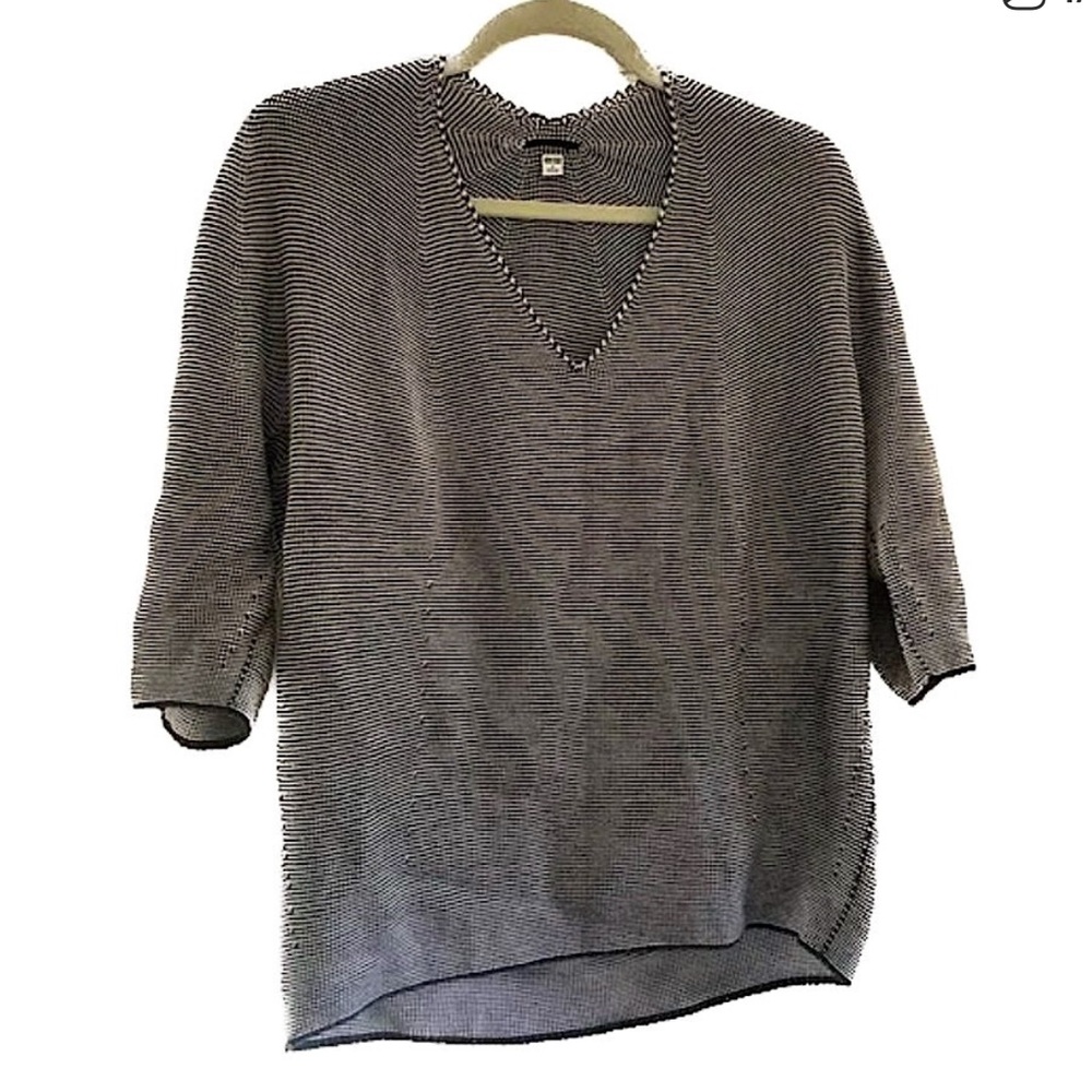 Uniqlo 3D Cocoon V-Neck Women's Cotton Sweater - Picture 4 of 11